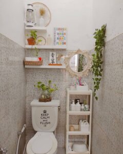 Desain Kamar Mandi Minimalis Sentuhan Monokrom Bermotif Artistik