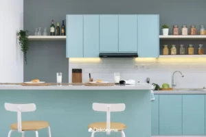 Dapur Gaya Japandi Warna cat dapur yang cerah bernuansa sejuk