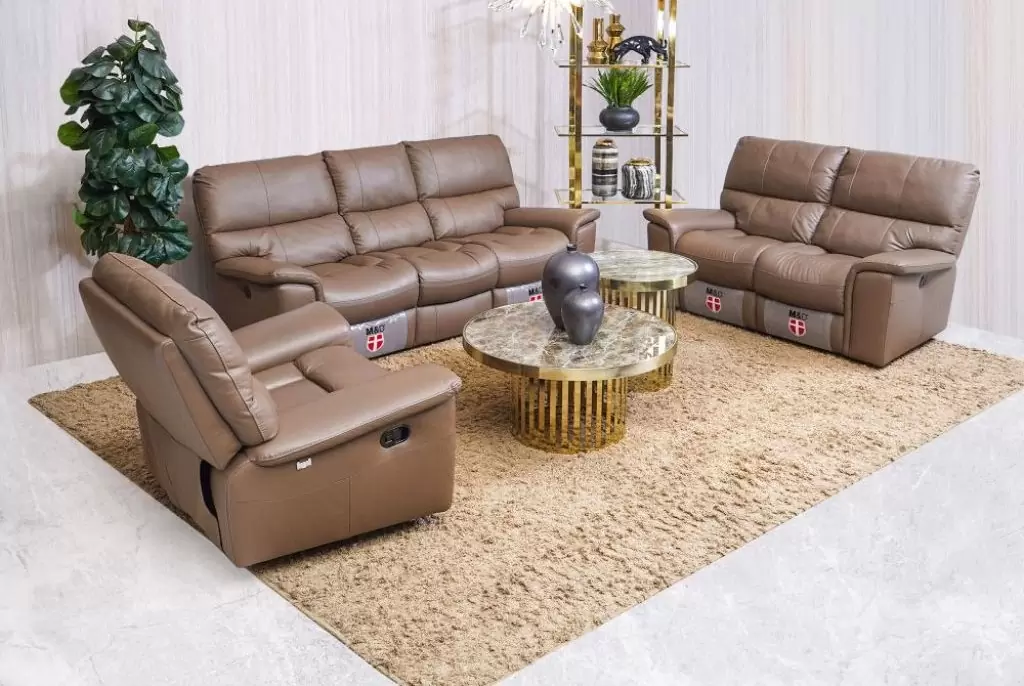 Dekorasi Ruang Keluarga Mewah dengan Sofa Kulit