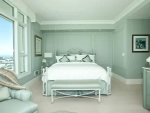 Desain Kamar Monokrom Hijau yang Mewah