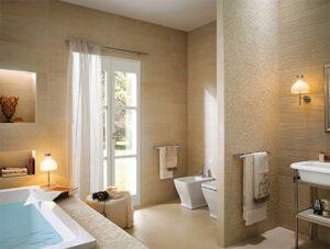 Kamar Mandi Serba Beige yang Menyegarkan