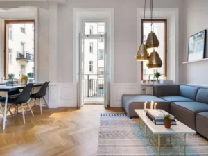 Ruang Tamu Mewah Klasik dengan Lampu Gantung