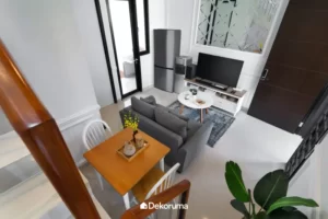 Wall Moulding dengan desain Bagai Pagar Setengah Dinding