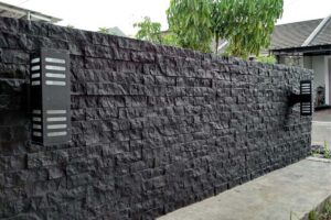 Jenis Batu Alam Dinding Teras Estetik