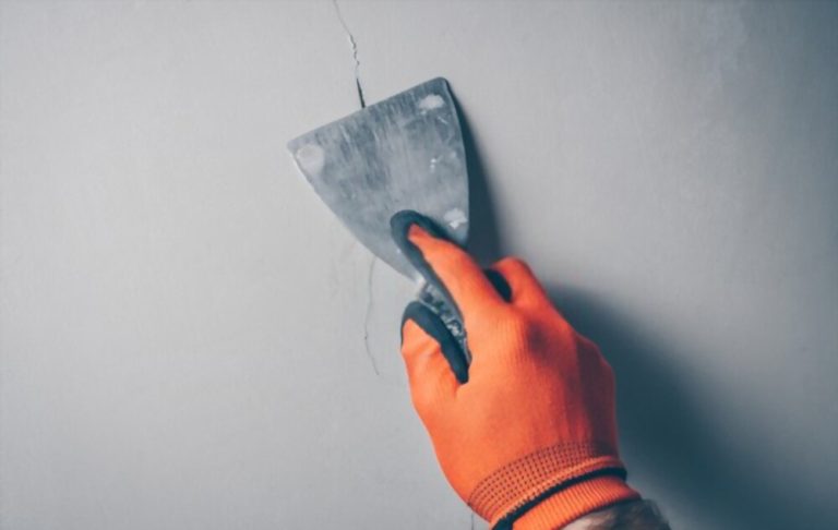 Cara Efektif Meminimalisir Retak Rambut pada Tembok Rumah Agar Awet dan Rapi