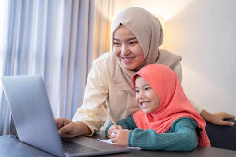Mendidik Anak Secara Islami di Era Modern