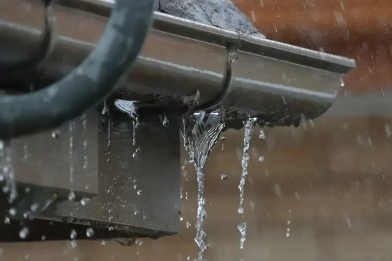 Penyebab dan Cara Mengatasi Talang Air Sering Bocor agar Rumah Tetap Aman dan Kering