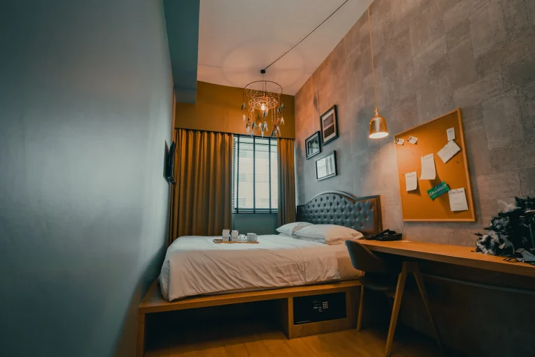 Trik Membuat Ruangan Kecil Tampak Lega